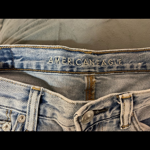Light blue American eagle mom jean size 2 - Picture 3 of 6